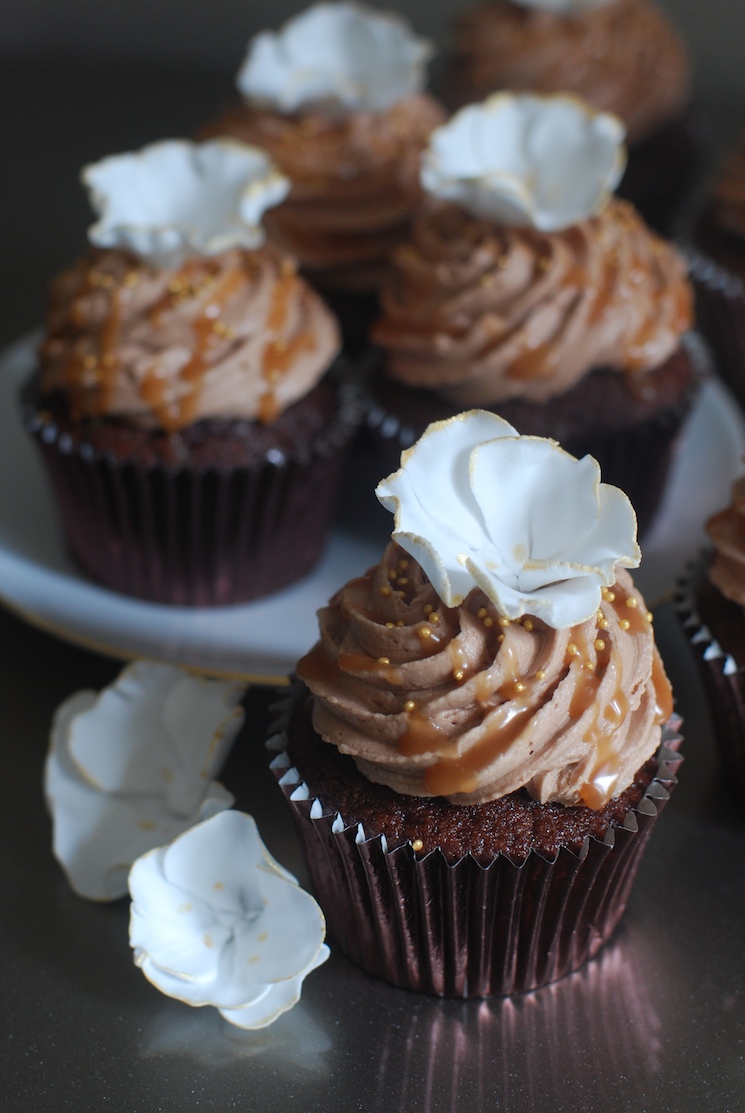 Flower_frill_cupcakes_01