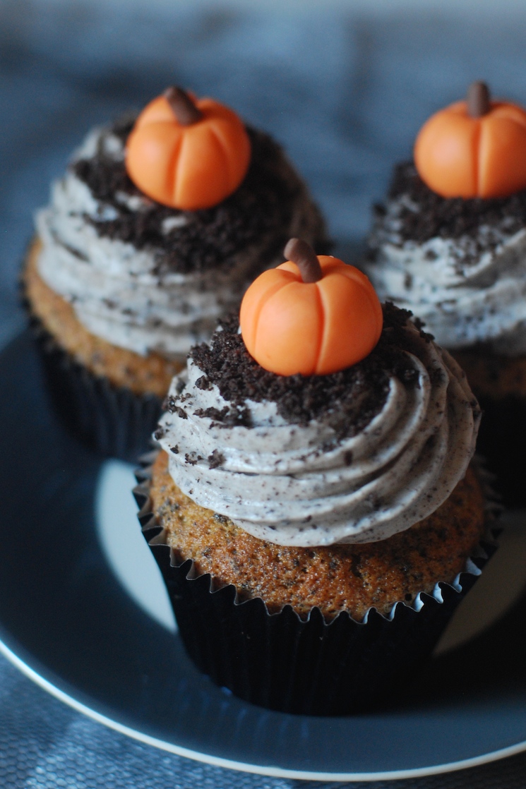 Pumpkin_cupcakes_afternoon_crumbs_1